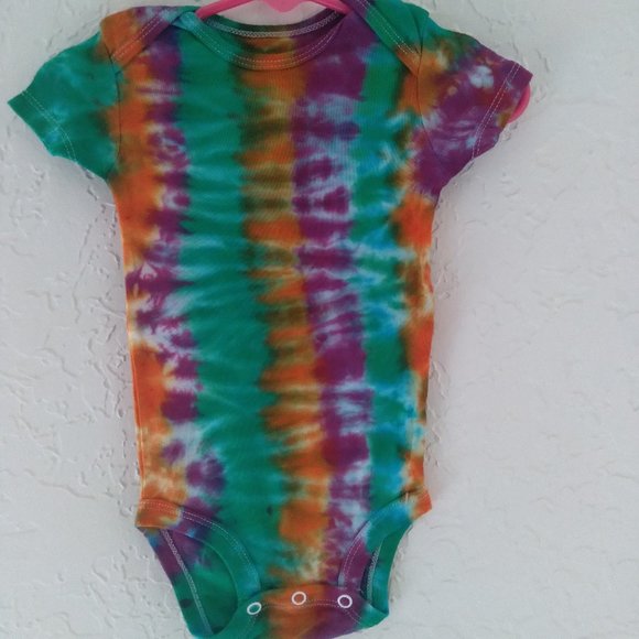 Homemade tie dye baby onesie 3-6month 🙃 - Picture 1 of 1